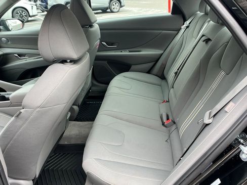 Used 2025 Hyundai Elantra SEL image 22