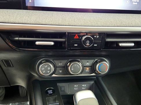 Used 2025 Nissan Kicks SV AWD/4WD image 17