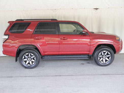 Used 2024 Toyota 4Runner TRD Off-Road Premium w/ Moonroof Package AWD/4WD image 7