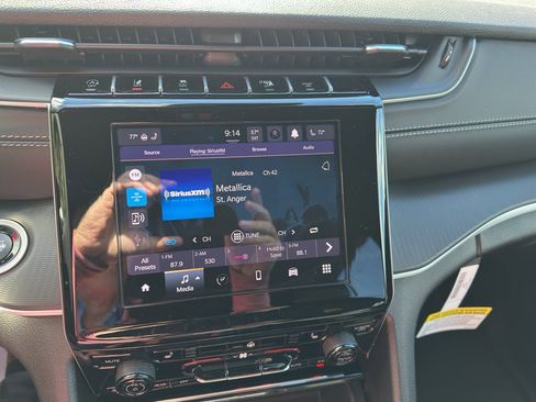 New 2025 Jeep Grand Cherokee Altitude image 15