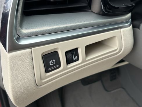 Certified 2024 Cadillac XT5 Premium Luxury FWD image 19