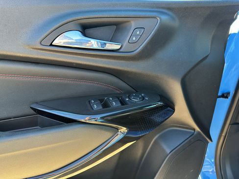 Used 2024 Chevrolet Trax RS w/ Sunroof Package image 11