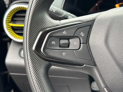 Used 2024 Chevrolet Trax LT FWD image 23