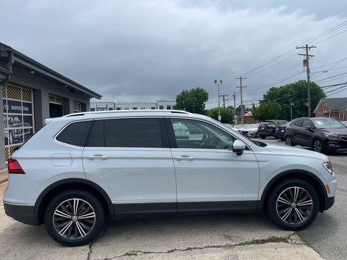 Used 2018 Volkswagen Tiguan SE AWD/4WD image 18