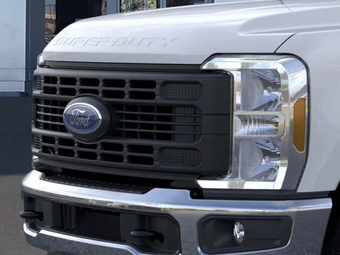 New 2026 Ford F250 XL w/ XL Chrome Package AWD/4WD image 17