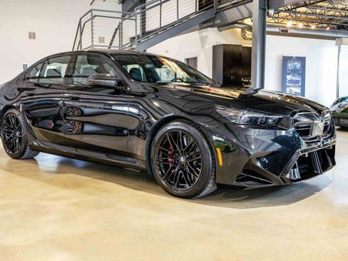 Used 2025 BMW M5 w/ Carbon Package image 3