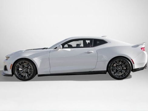Used 2018 Chevrolet Camaro ZL1 image 9