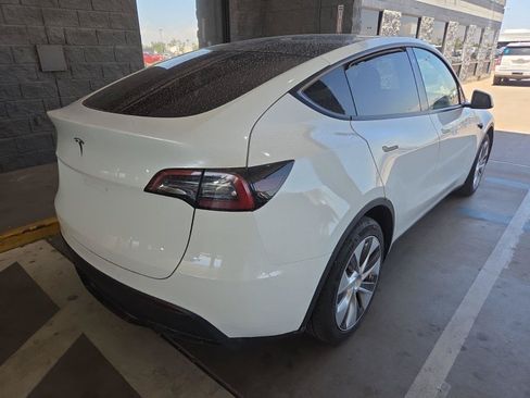 Used 2022 Tesla Model Y Long Range AWD/4WD image 3