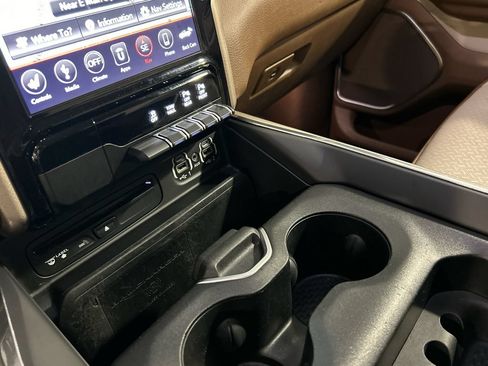 Used 2019 RAM 1500 Laramie AWD/4WD image 16