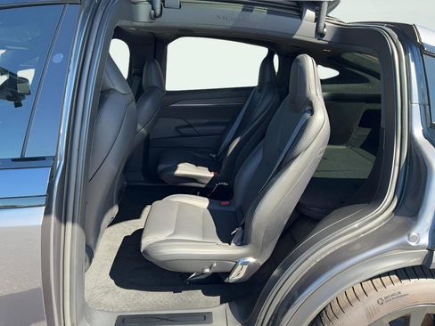 Used 2022 Tesla Model X image 9
