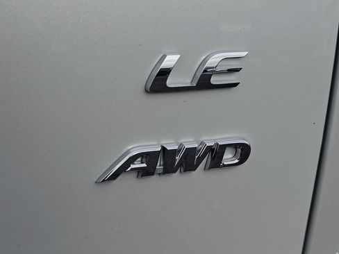 Used 2025 Toyota Corolla Cross LE image 21