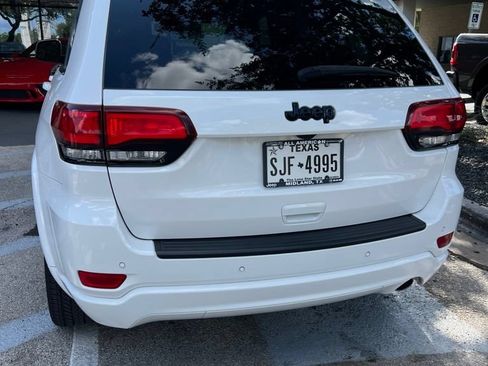 Used 2022 Jeep Grand Cherokee Laredo X RWD image 4