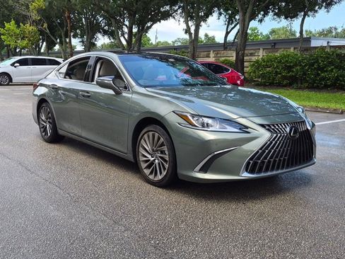 Used 2024 Lexus ES 350 w/ Technology Package FWD image 3