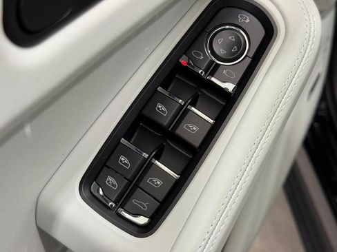 New 2026 Porsche Macan image 22