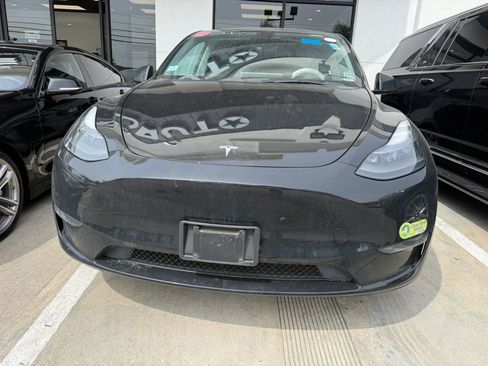 Used 2023 Tesla Model Y AWD image 2