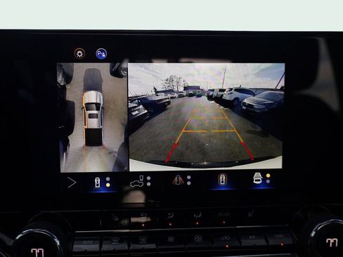 Used 2024 Chevrolet Colorado ZR2 w/ Technology Package image 32