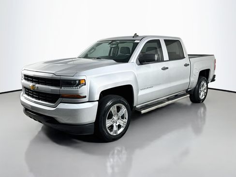 Used 2018 Chevrolet Silverado 1500 Custom w/ Custom Value Package RWD image 4