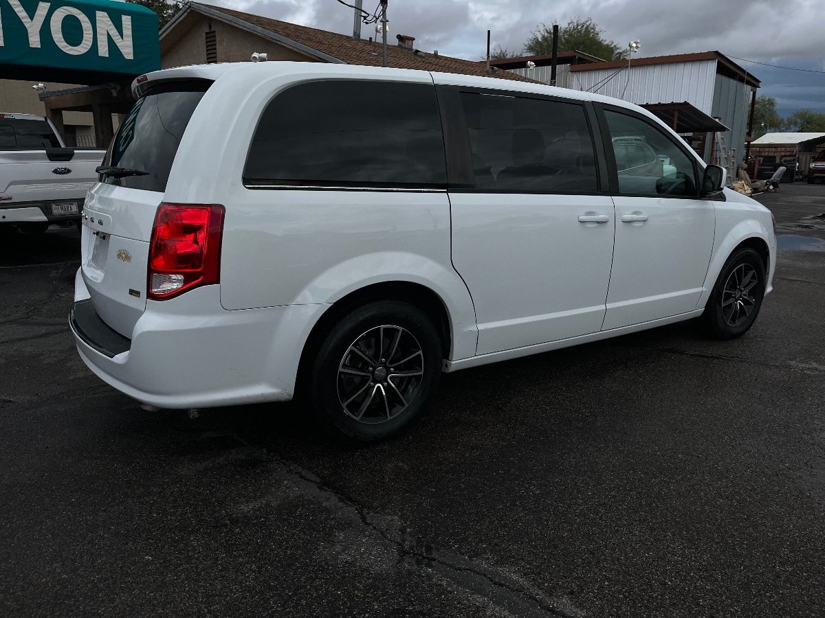 Used 2018 Dodge Grand Caravan SE FWD image 4