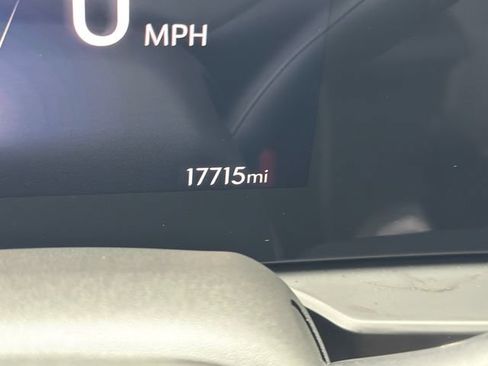 Certified 2025 Buick Envista Preferred FWD image 17