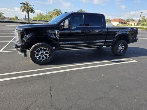 Used 2017 Ford F250 Platinum AWD/4WD image 1