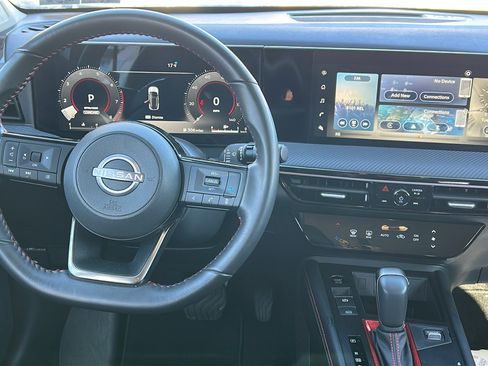 Certified 2025 Nissan Kicks SR image 14