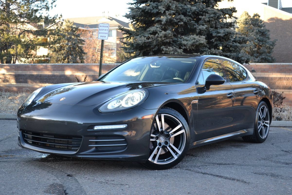 Used 2014 Porsche Panamera 4 w/ Premium Package AWD/4WD image 2
