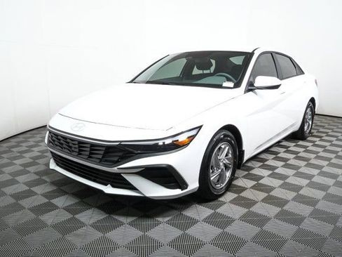 New 2026 Hyundai Elantra SE image 9