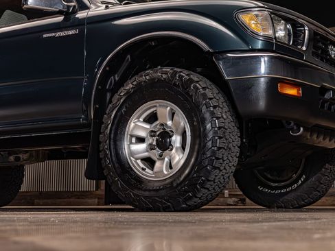 Used 1996 Toyota Tacoma SR5 AWD/4WD image 11