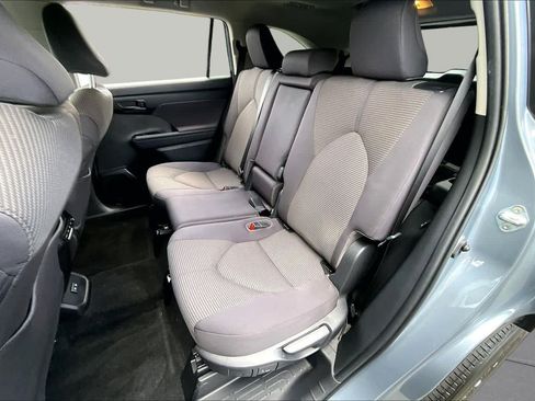 Used 2023 Toyota Highlander LE FWD image 19