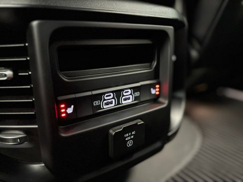 Used 2025 RAM 1500 Laramie AWD/4WD image 34