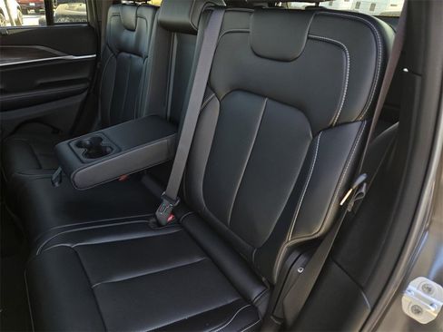 New 2025 Jeep Grand Cherokee Limited image 13