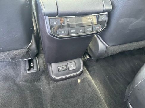 Used 2022 Toyota Highlander Platinum image 13