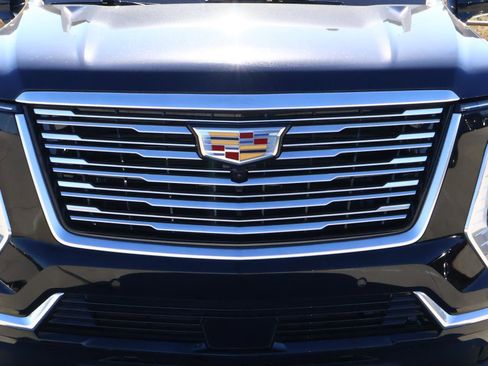 Used 2025 Cadillac Escalade Premium Luxury Platinum image 8