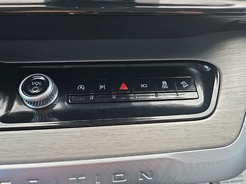Used 2025 Ford Expedition Platinum AWD/4WD image 59