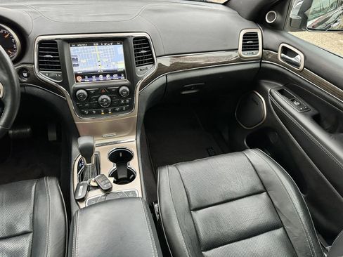 Used 2017 Jeep Grand Cherokee Overland w/ Jeep Active Safety Group image 13