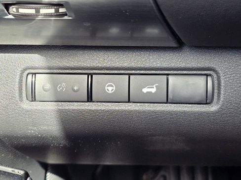 Used 2025 Nissan Pathfinder SL image 24