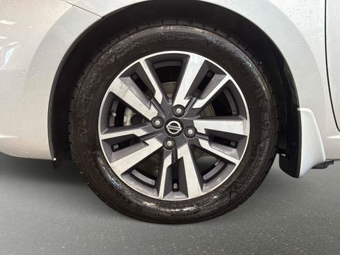 Used 2020 Nissan Versa SV w/ Trunk Package image 9