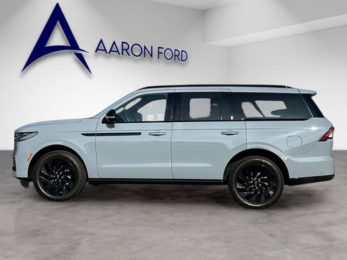 Used 2025 Lincoln Navigator Reserve w/ Jet Appearance Package AWD/4WD image 3