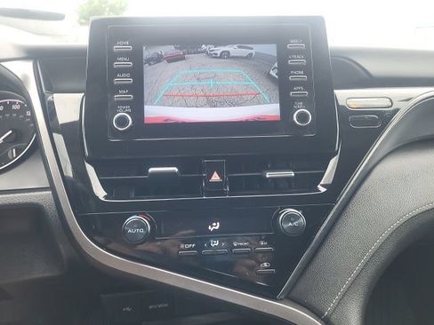 Used 2024 Toyota Camry SE FWD image 4