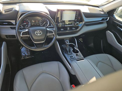 Used 2022 Toyota Highlander XLE image 17