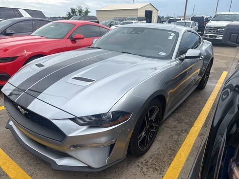 Used 2023 Ford Mustang Premium image 3