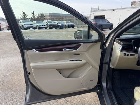 Used 2018 Cadillac XT5 Premium Luxury w/ Driver Assist Package image 9