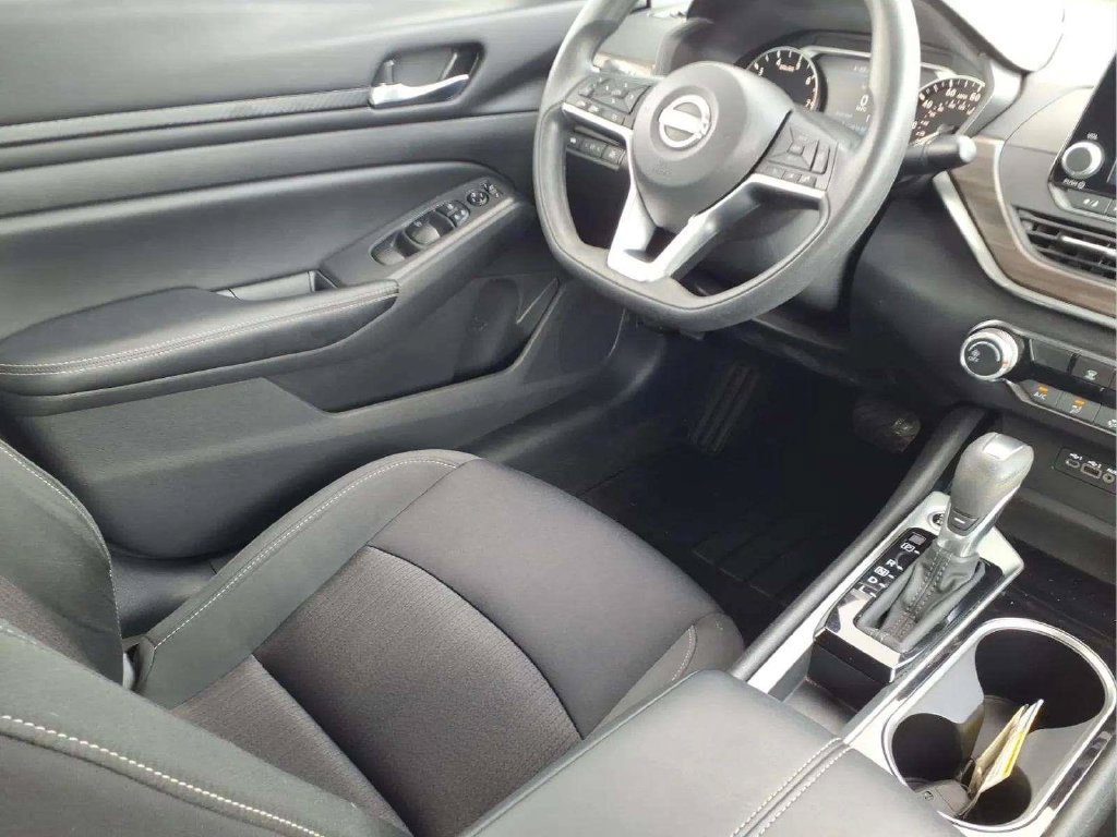 Used 2024 Nissan Altima 2.5 SV FWD image 17
