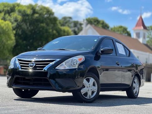 Used 2019 Nissan Versa S FWD image 1