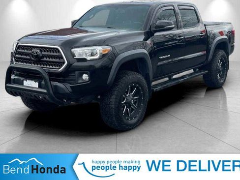 Used 2017 Toyota Tacoma TRD Off-Road image 1