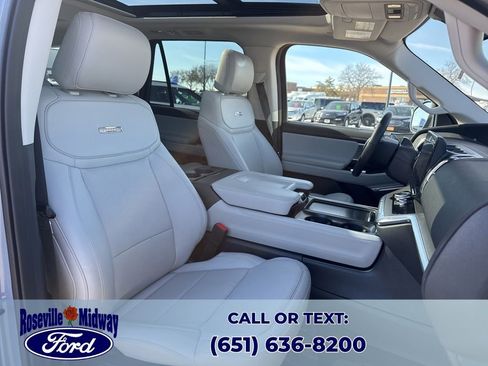 Used 2025 Ford Expedition Platinum image 43