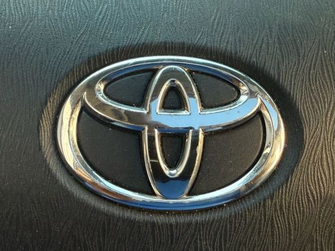 Used 2012 Toyota Prius Four image 23