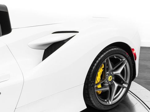 Used 2022 Ferrari F8 Tributo image 17