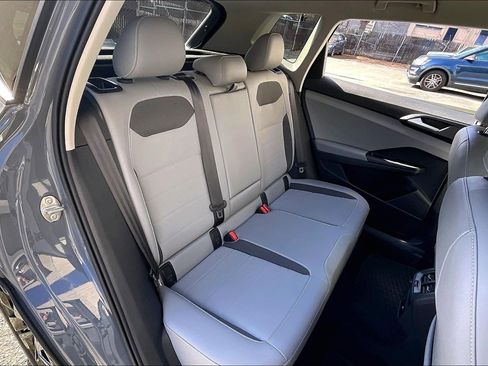 Certified 2023 Volkswagen Taos SE w/ Black Wheel Package image 26