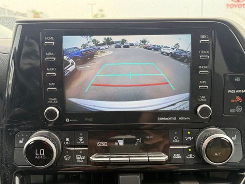 Certified 2021 Toyota Highlander XLE AWD/4WD image 27